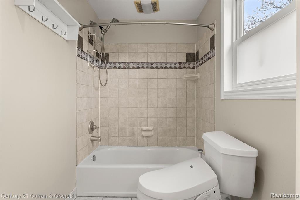 4615 MANDALAY Avenue, Royal Oak, MI 48073 — Photo 29