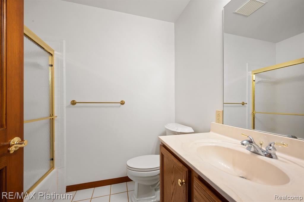 12902 Autumn Ridge Court, Milford, MI 48380 — Photo 25