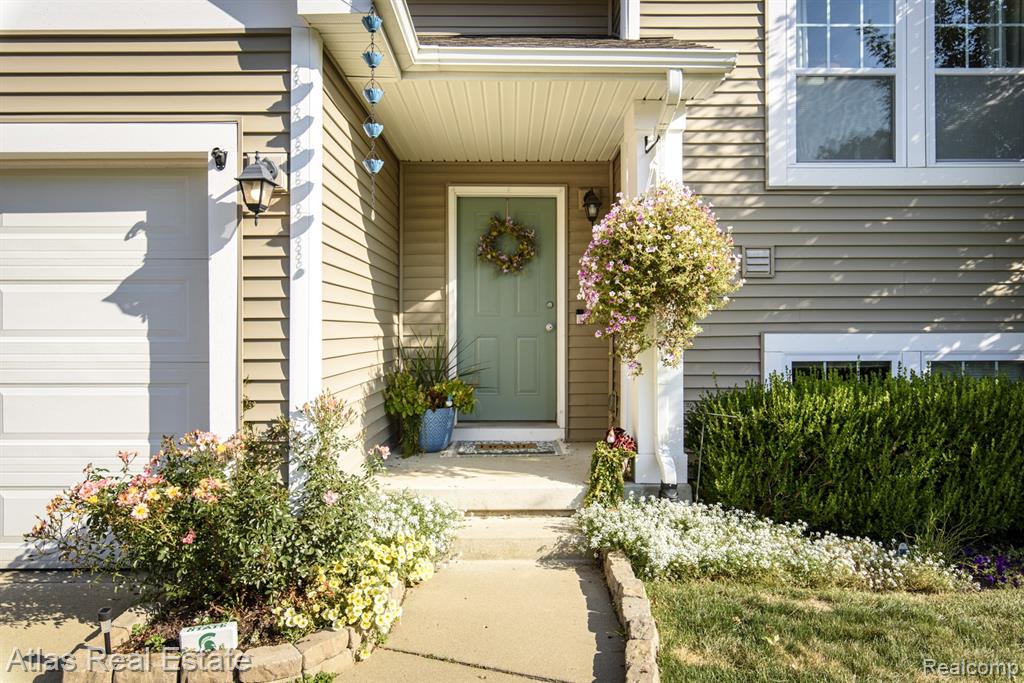 8582 Pinnebog River Drive, Fowlerville, MI 48836 — Photo 2