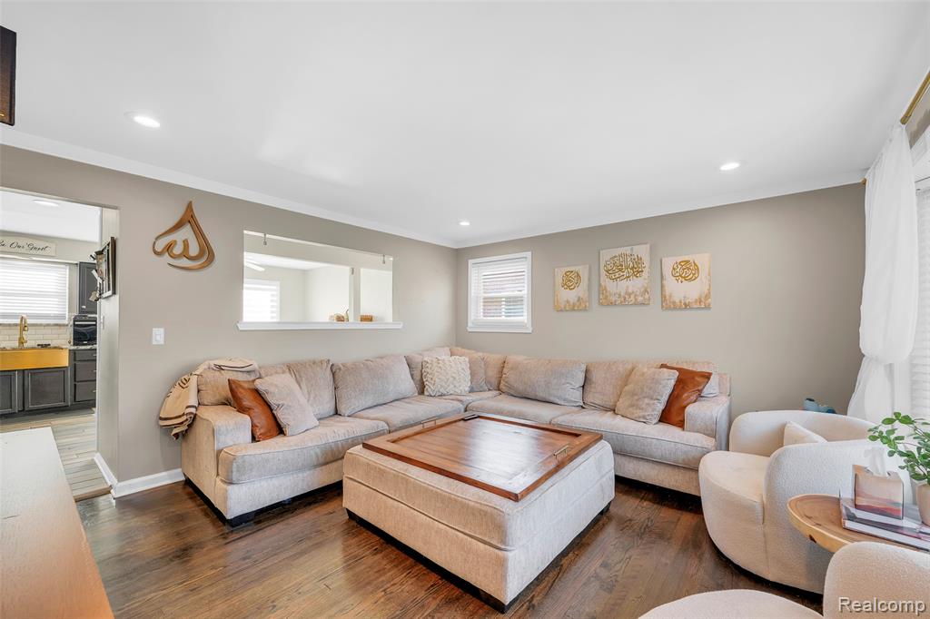 6120 Kinloch Street, Dearborn Heights, MI 48127 — Photo 5