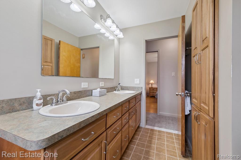 2436 Woodlawn Street, Wolverine Lake, MI 48390 — Photo 21