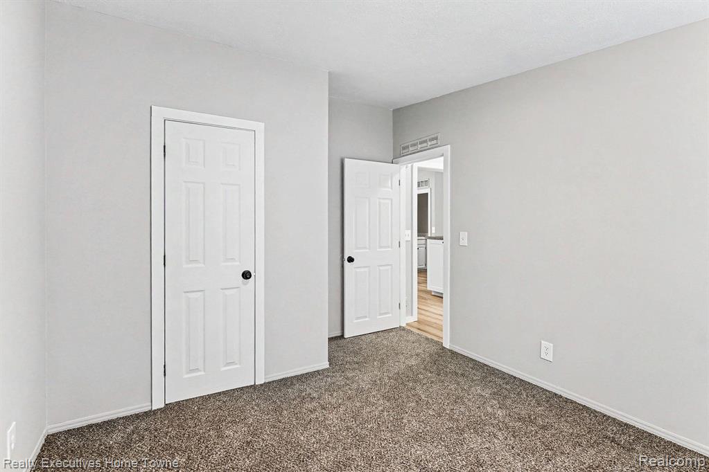 45822 Bonaventure Dr, Macomb, MI 48044 — Photo 15