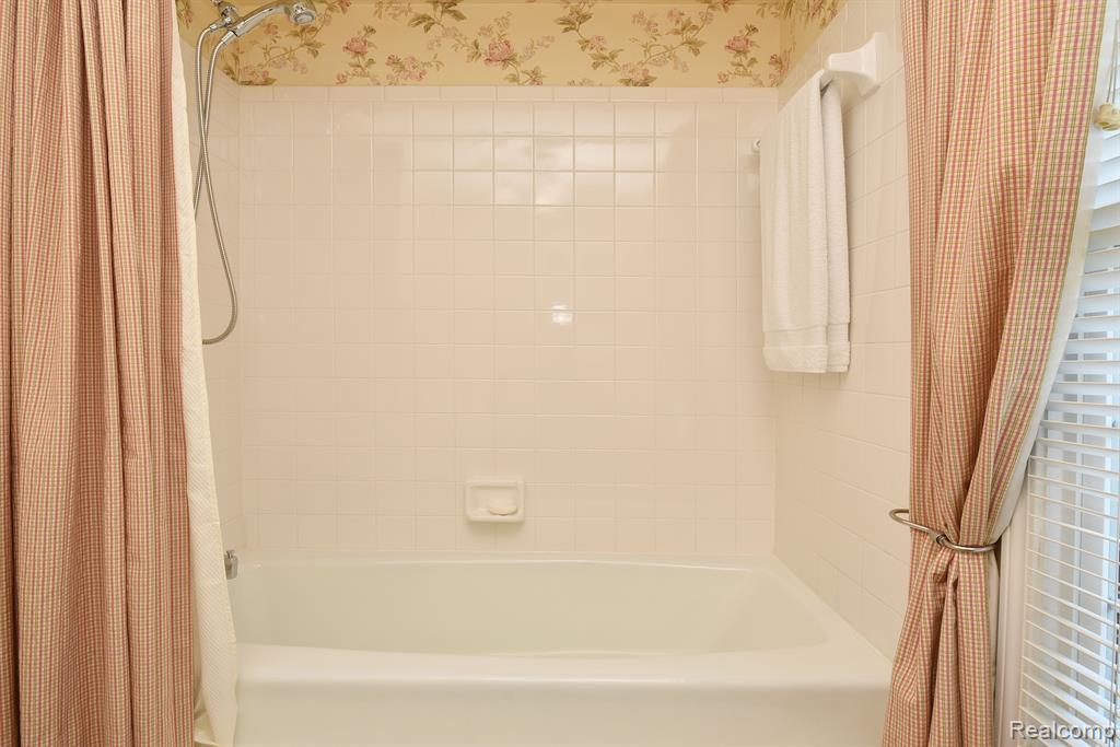 5544 WHITE HALL Circle, West Bloomfield, MI 48323 — Photo 27