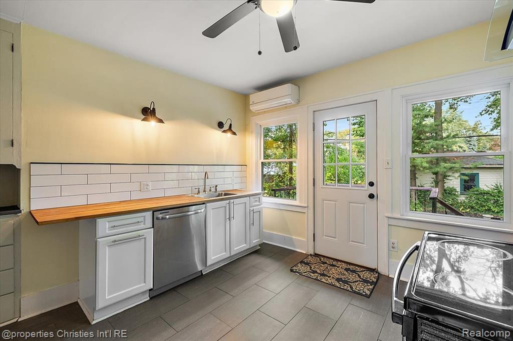546 Leroy Street, Fenton, MI 48220 — Photo 16