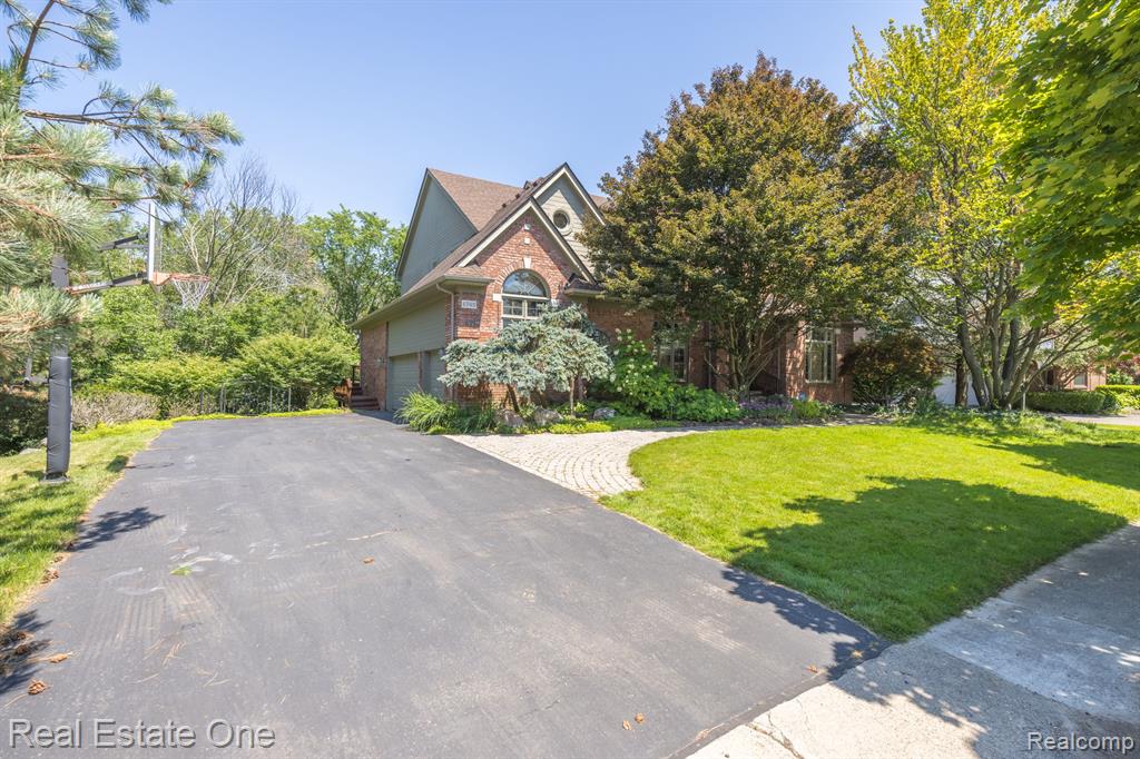 6745 CHARING Crossing, West Bloomfield, MI — Photo 2