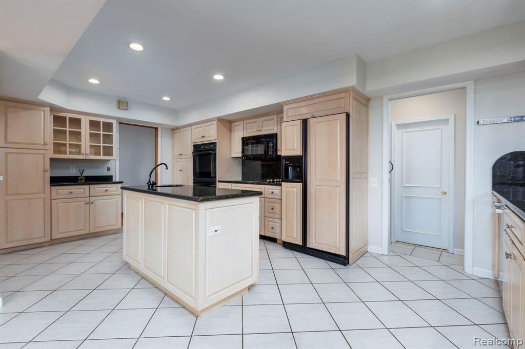 22606 Ardmore Park Drive, Saint Clair Shores, MI 48081 — Photo 26