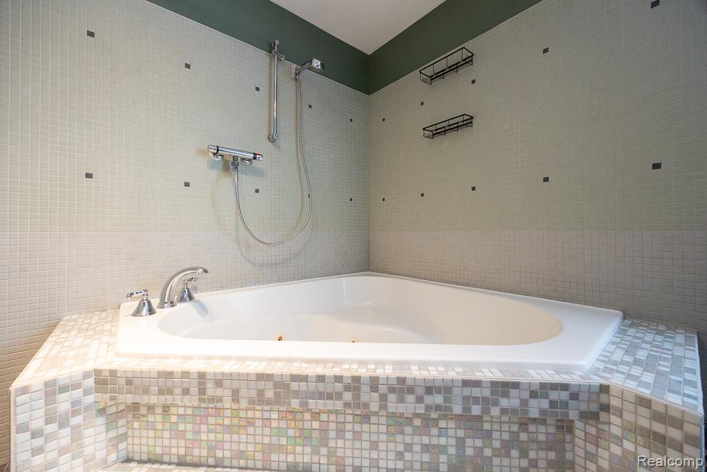5563 Edinborough, West Bloomfield, MI — Photo 12
