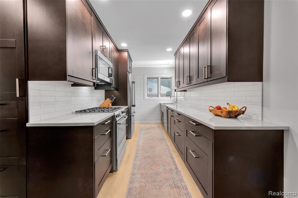 549 S Bywood Avenue, Clawson, MI — Photo 12