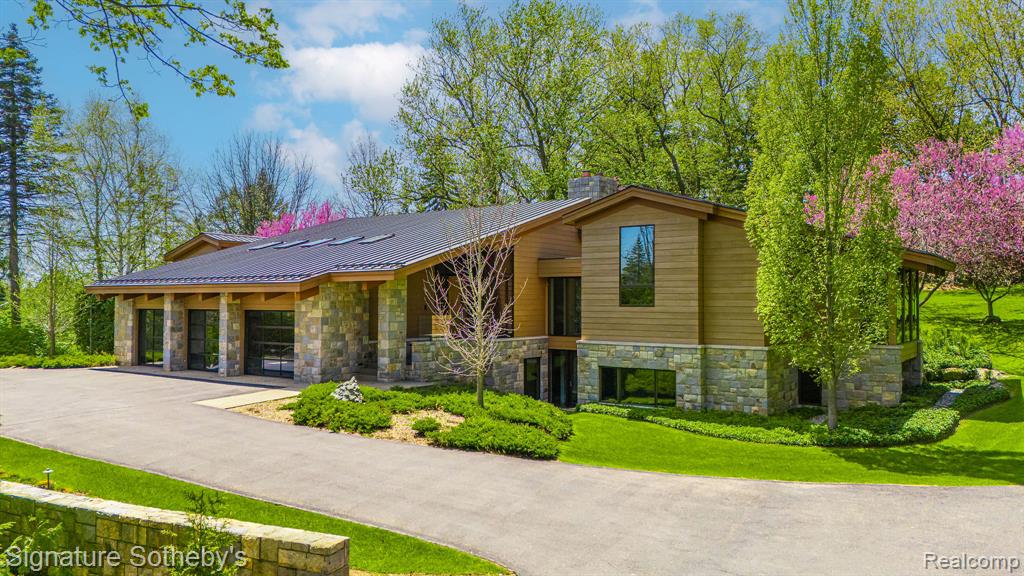 5051 Beach Road, Troy, MI 48098 — front exterior