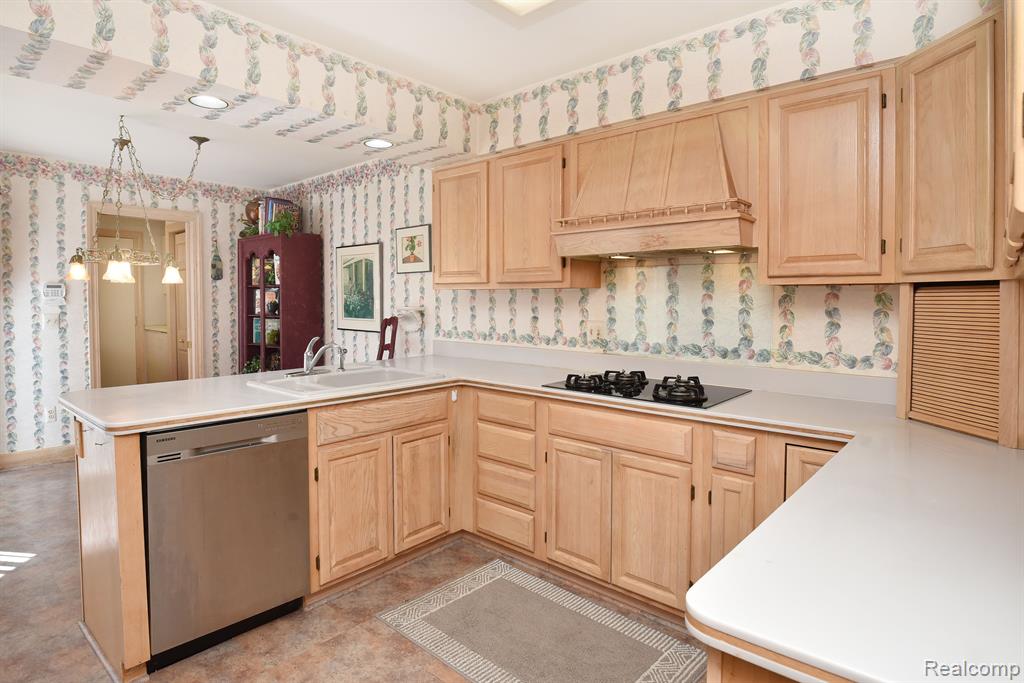 37738 AMBER Drive, Farmington Hills, MI 48331 — Photo 16