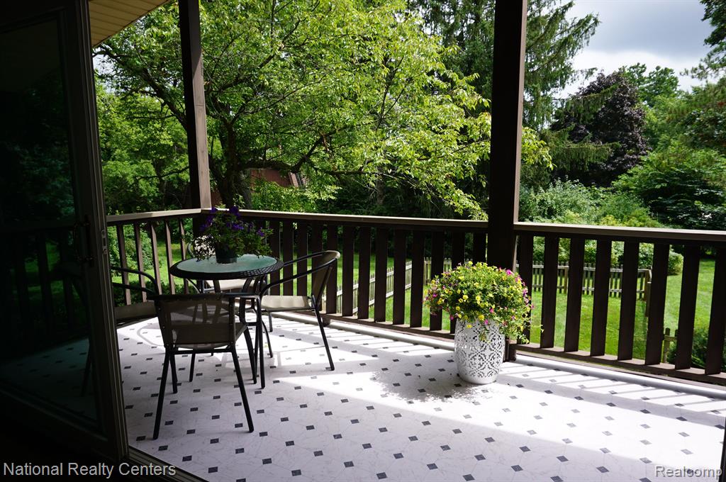 4858 GRANDVIEW Drive, Ypsilanti, MI 48197 — Photo 8