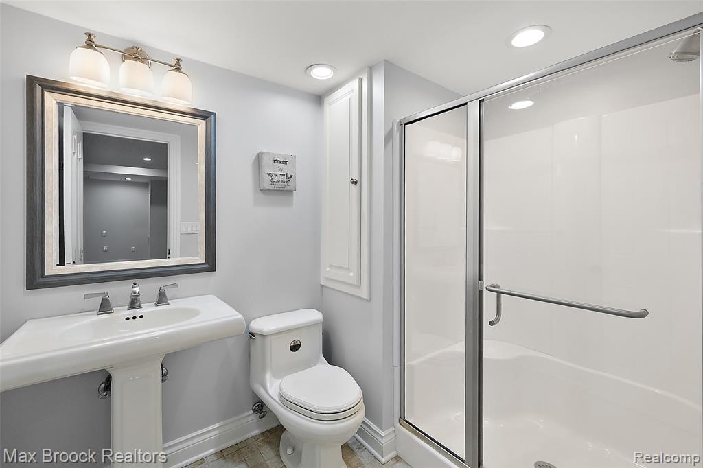 945 Wellsley Court, Bloomfield Hills, MI 48304 — Photo 37