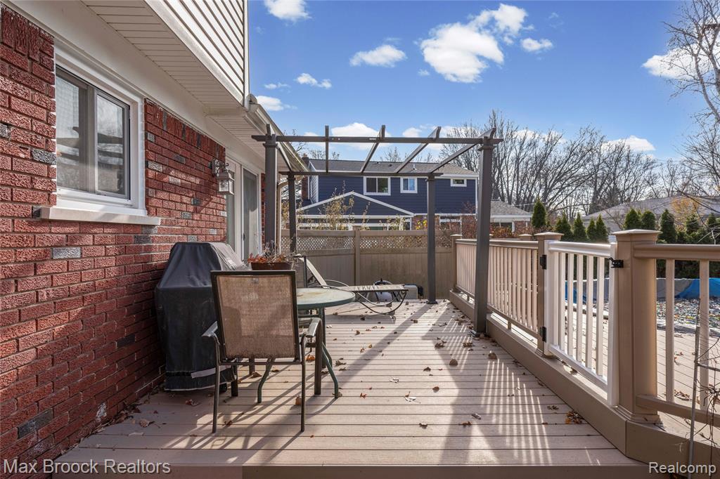 6335 Thorneycroft Drive, Shelby Twp, MI 48316 — Photo 41
