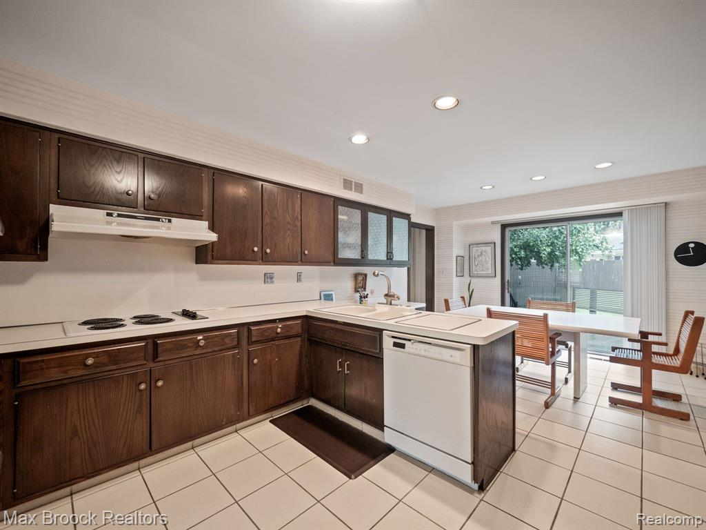 7448 STONY RIVER Court, Bloomfield Hills, MI 48301 — Photo 36