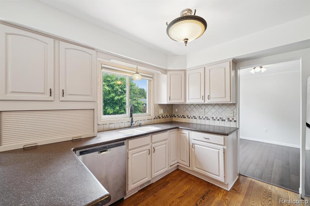 7302 PARKWAY Court, Canton, MI 48187 — Photo 23
