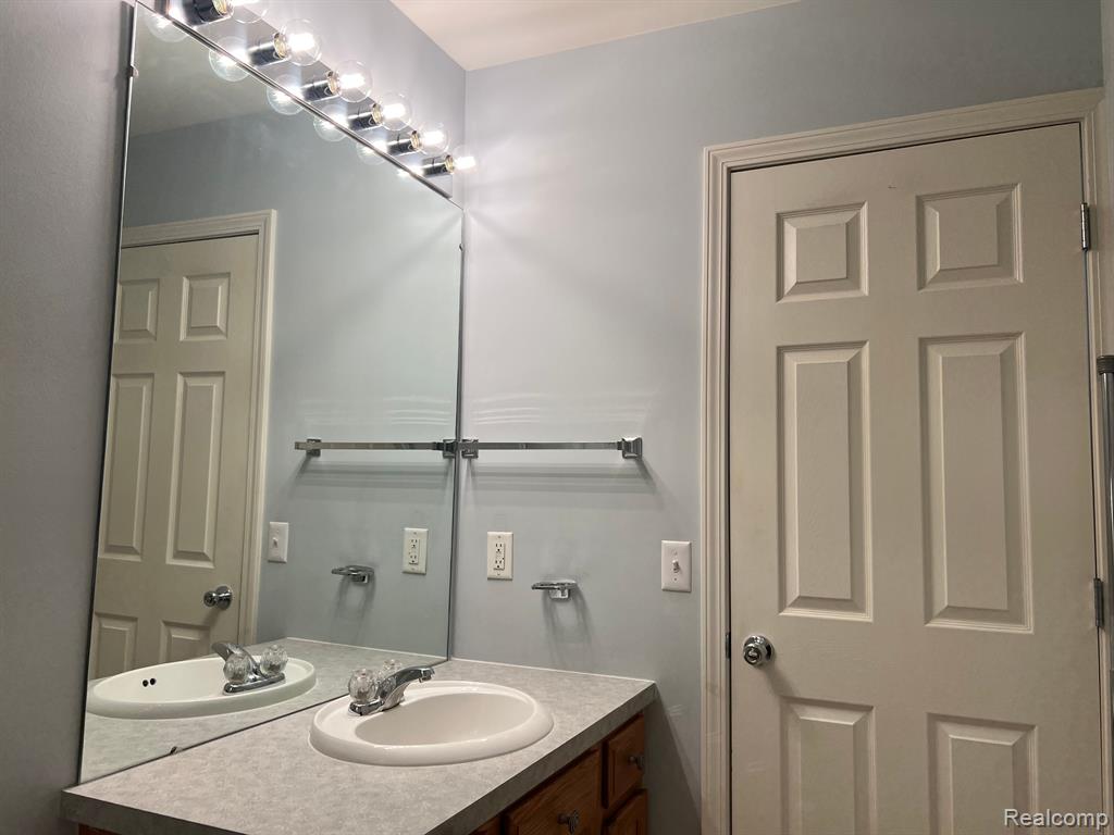 26652 KIRKWAY Drive, Woodhaven, MI 48183 — Photo 26