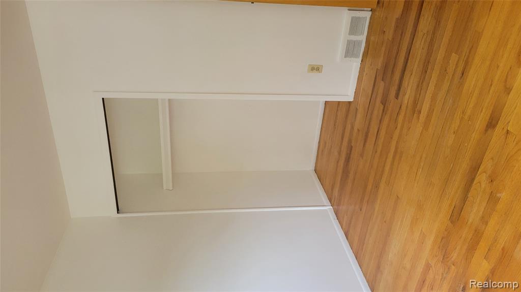4910 Moore Street, Wayne, MI 48184 — Photo 13