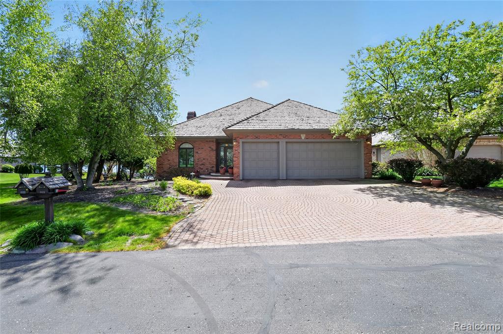 24 Chateaux Du Lac, Fenton, MI 48430 — Photo 3