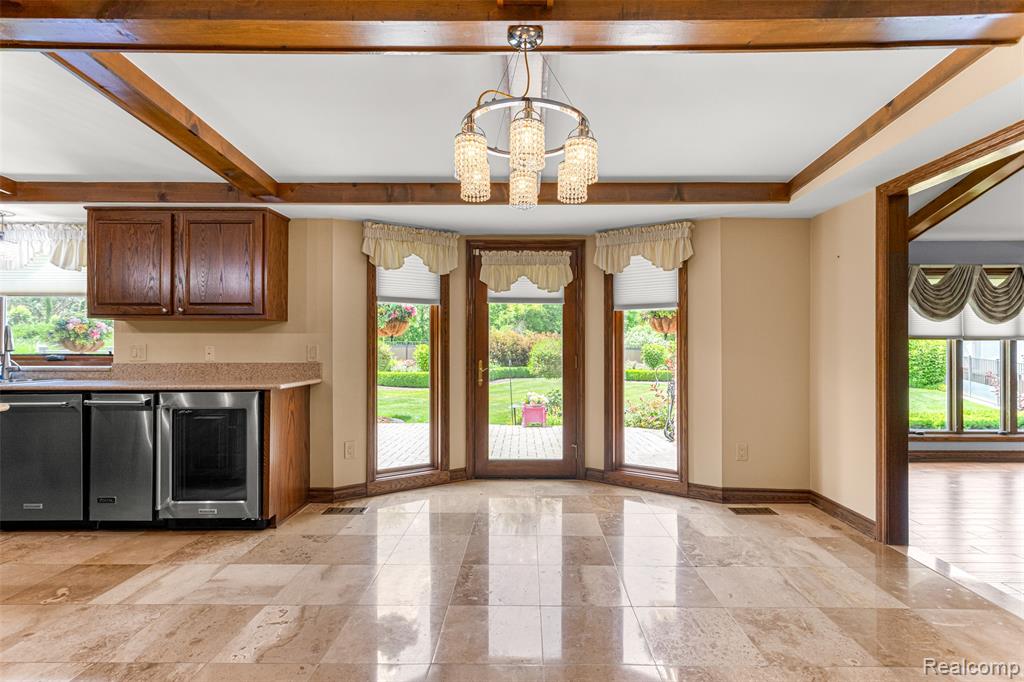 48367 Lake Valley Drive, Shelby Twp, MI 48317 — Photo 16