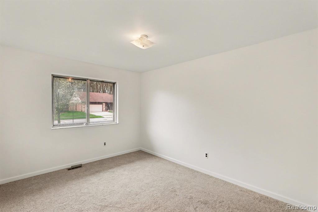 5698 Bingham Drive, Troy, MI 48085 — Photo 19