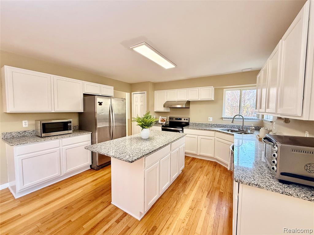 44000 Settlers Creek Court, Novi, MI — Photo 7