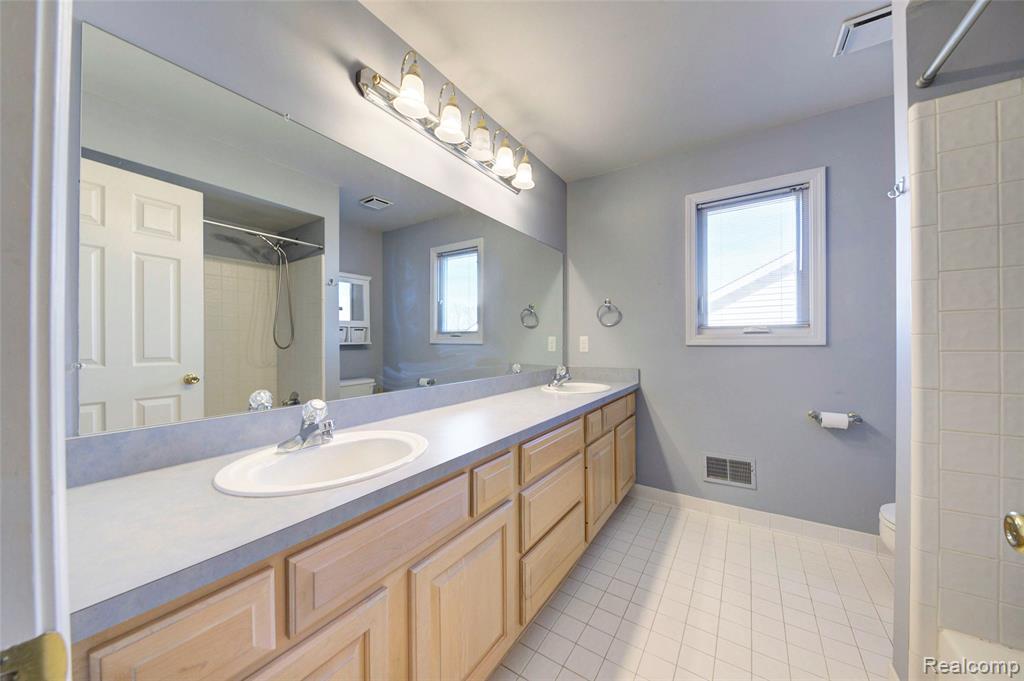 15756 Lamont Drive, Macomb, MI 48042 — Photo 34