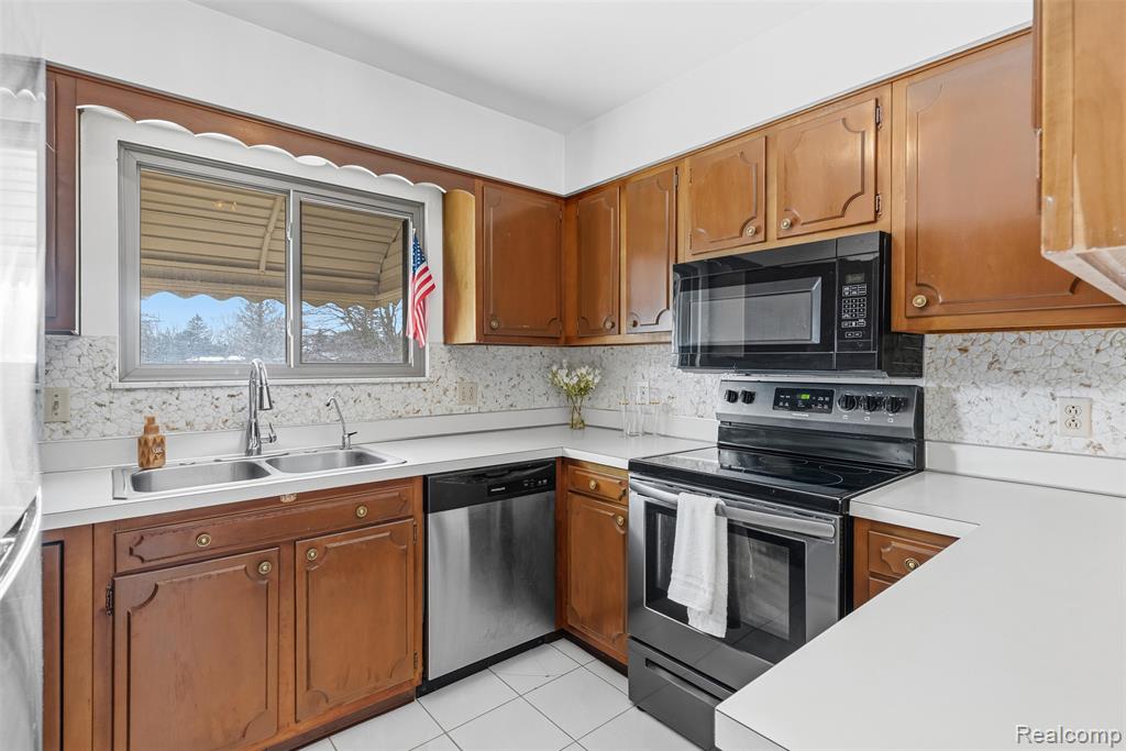 7476 Torrey Road, Swartz Creek, MI 48473 — Photo 10