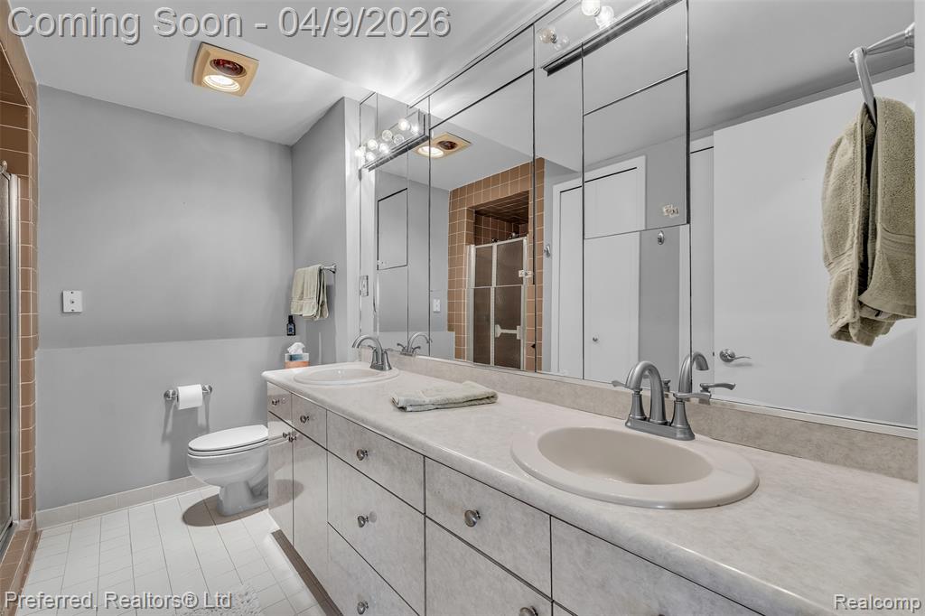4869 Motorway Drive, Waterford, MI 48328 — Photo 57