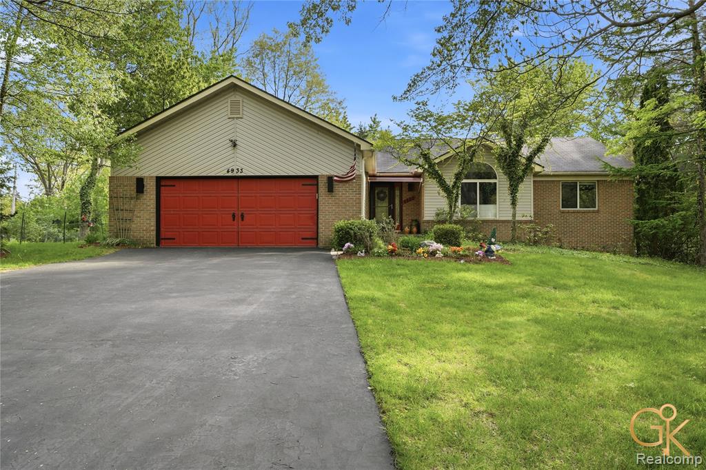 4933 Iroquois Boulevard, Clarkston, MI 48348 — Photo 2