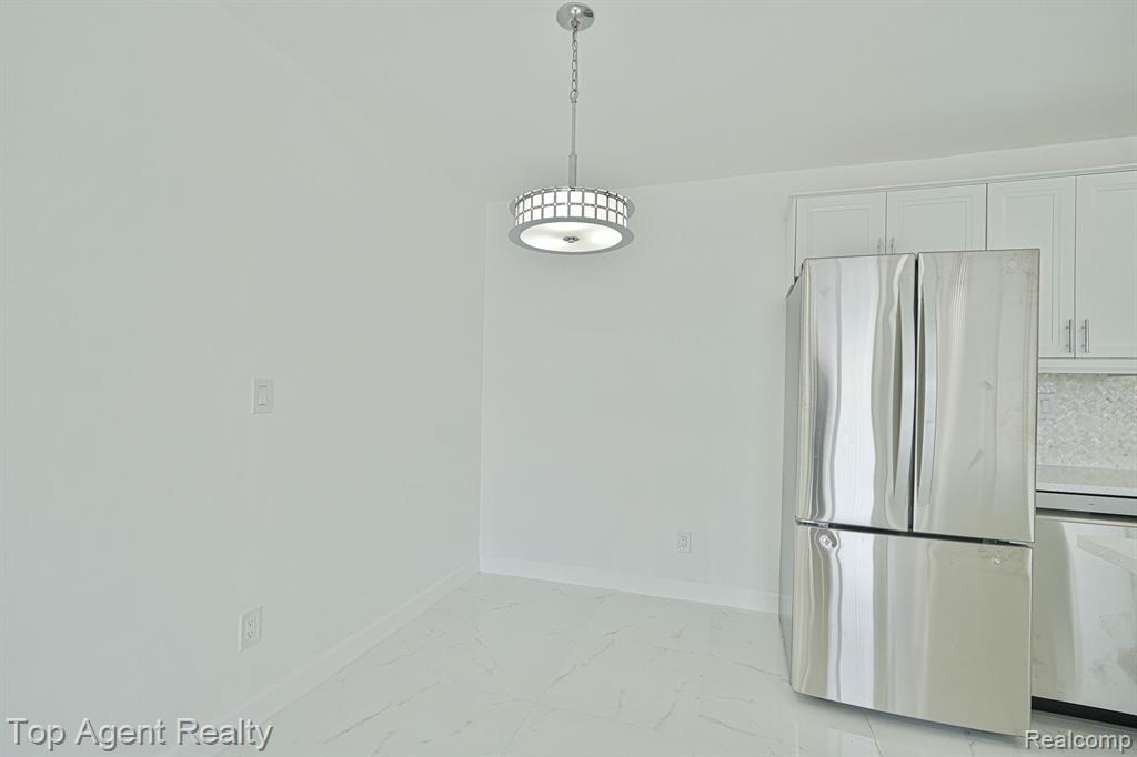 4905 CROOKS Road, B10, Royal Oak, MI 48073 — Photo 5