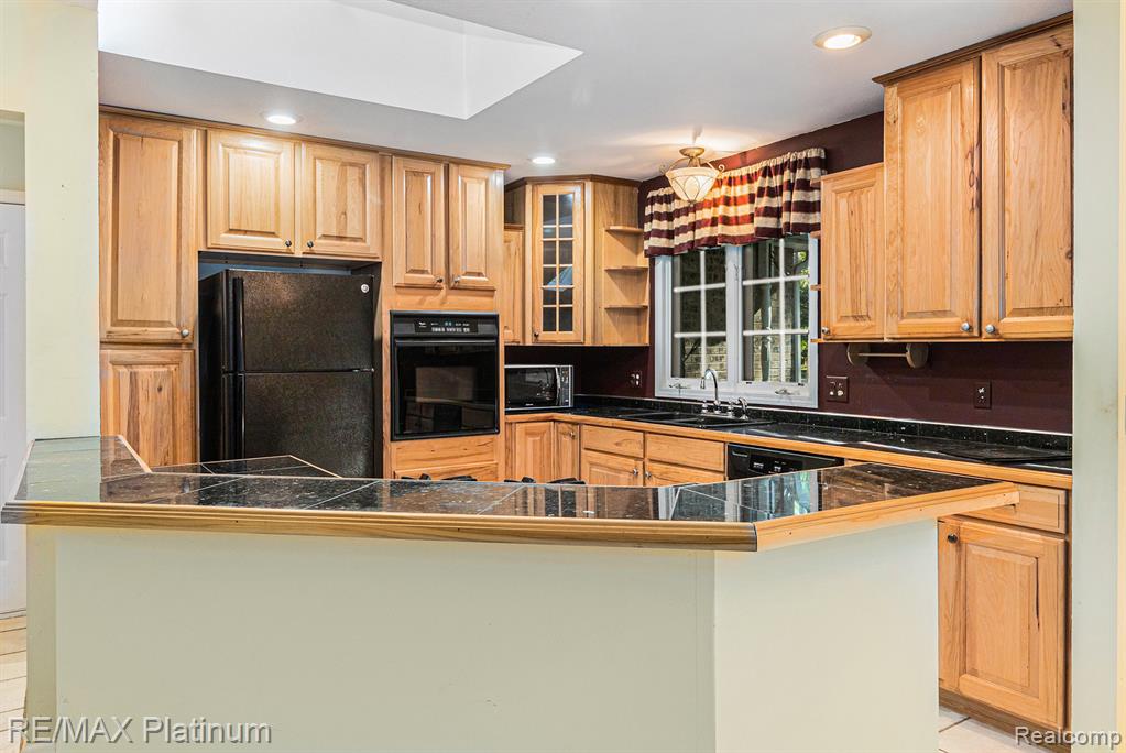 9151 PINEVIEW LAKE COURT, Linden, MI 48451 — Photo 9