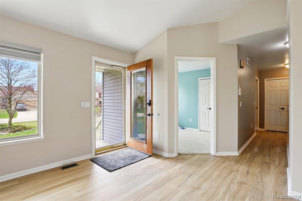 6470 Stonehearth Pass, Grand Blanc, MI 48439 — Photo 4
