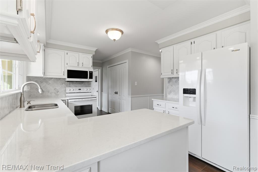 1043 Westview Road, Bloomfield Hills, MI 48304 — Photo 18