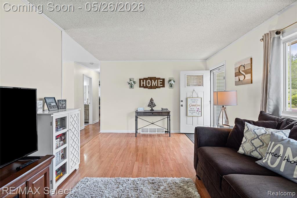 4353 Dixon Drive, Swartz Creek, MI 48473 — Photo 13