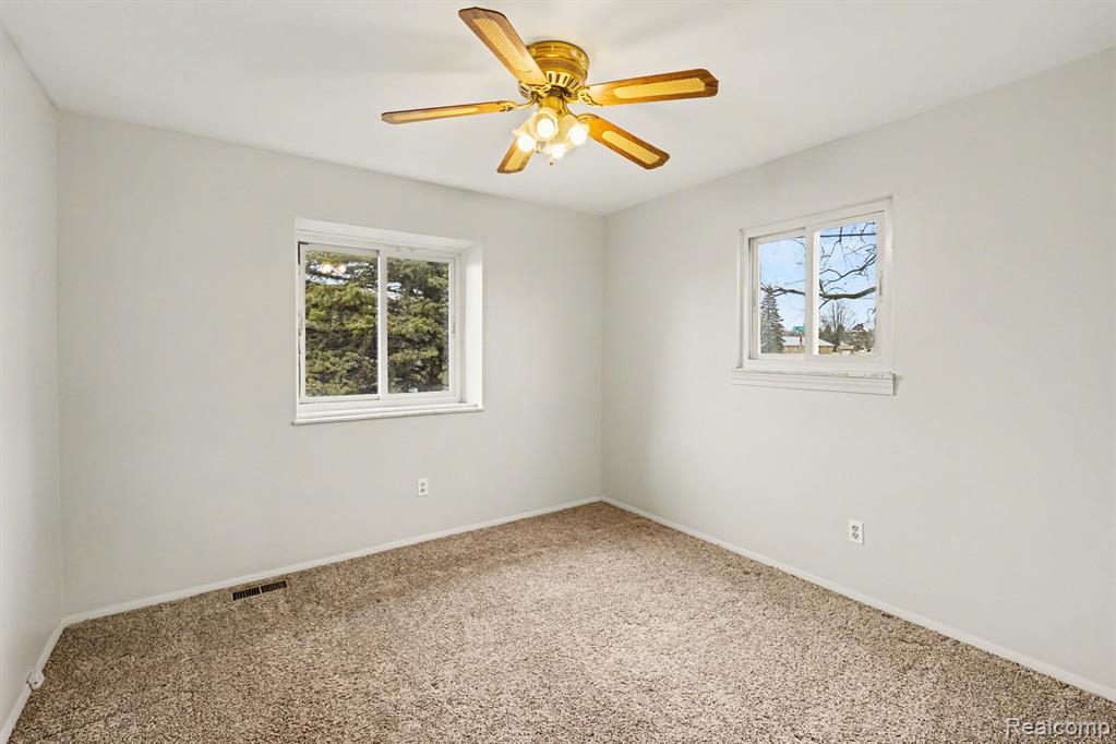 4483 Columbine Avenue, Burton, MI 48529 — Photo 11