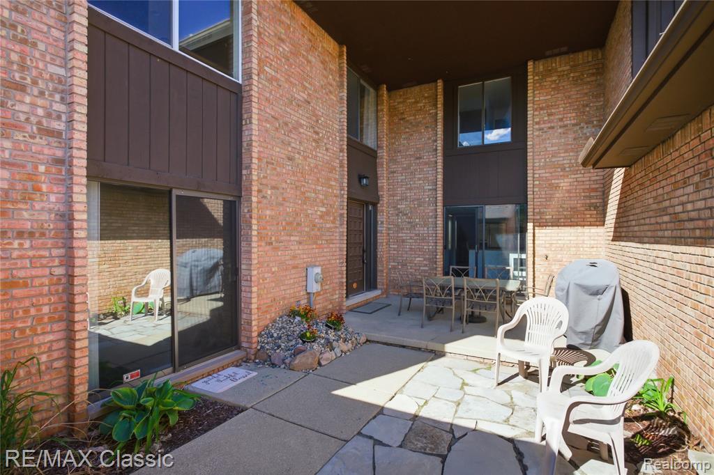 3961 Chablis Street, West Bloomfield, MI 48323 — Photo 35