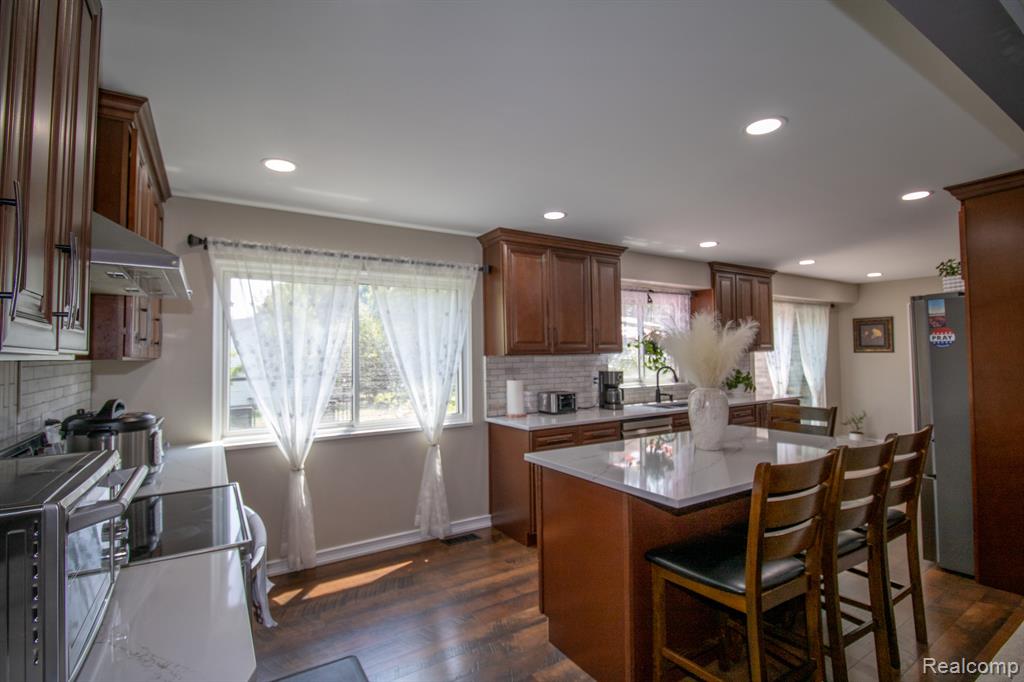 7878 Capri Drive, Canton, MI 48187 — Photo 12