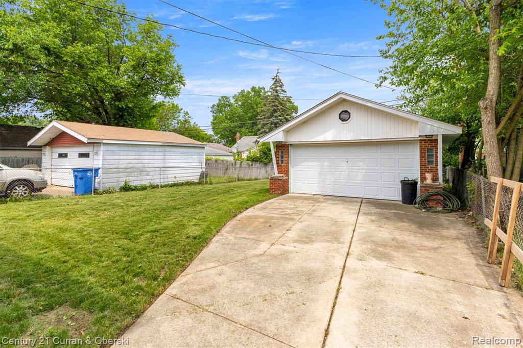 8276 Riverview Street, Dearborn Heights, MI 48127 — Photo 30