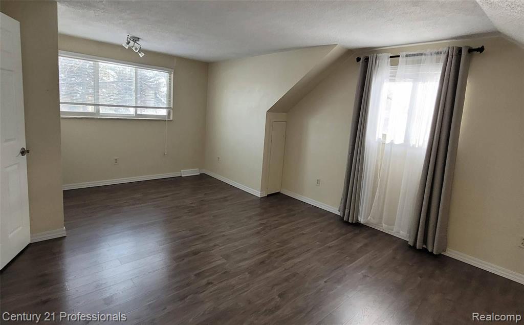575 Troyvally Street, Troy, MI 48098 — Photo 23