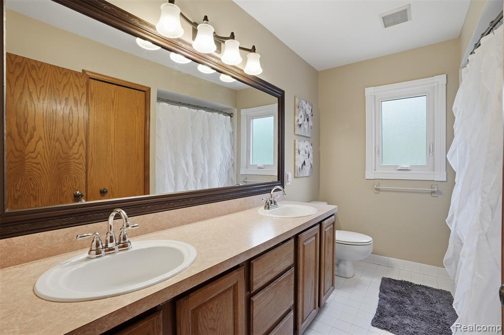8876 Wintercove Drive, Commerce Twp, MI 48382 — Photo 40