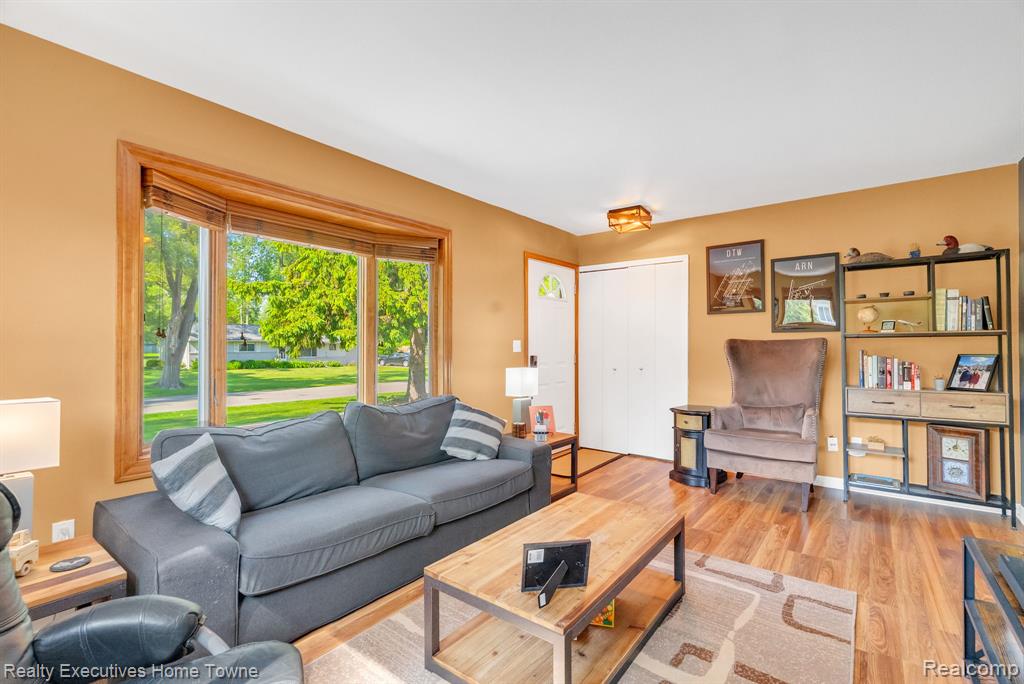 8540 Russell Street, Shelby Twp, MI 48317 — Photo 9