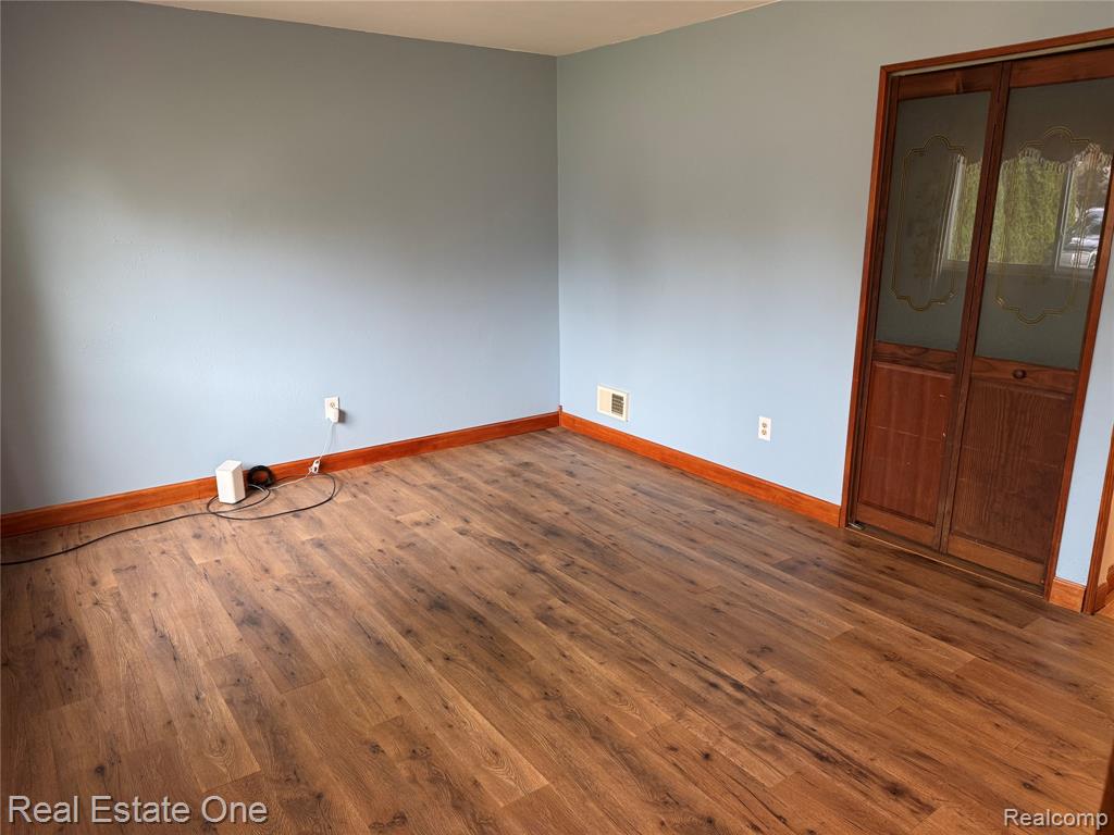 4025 Cresthaven Drive, Waterford, MI 48328 — Photo 8