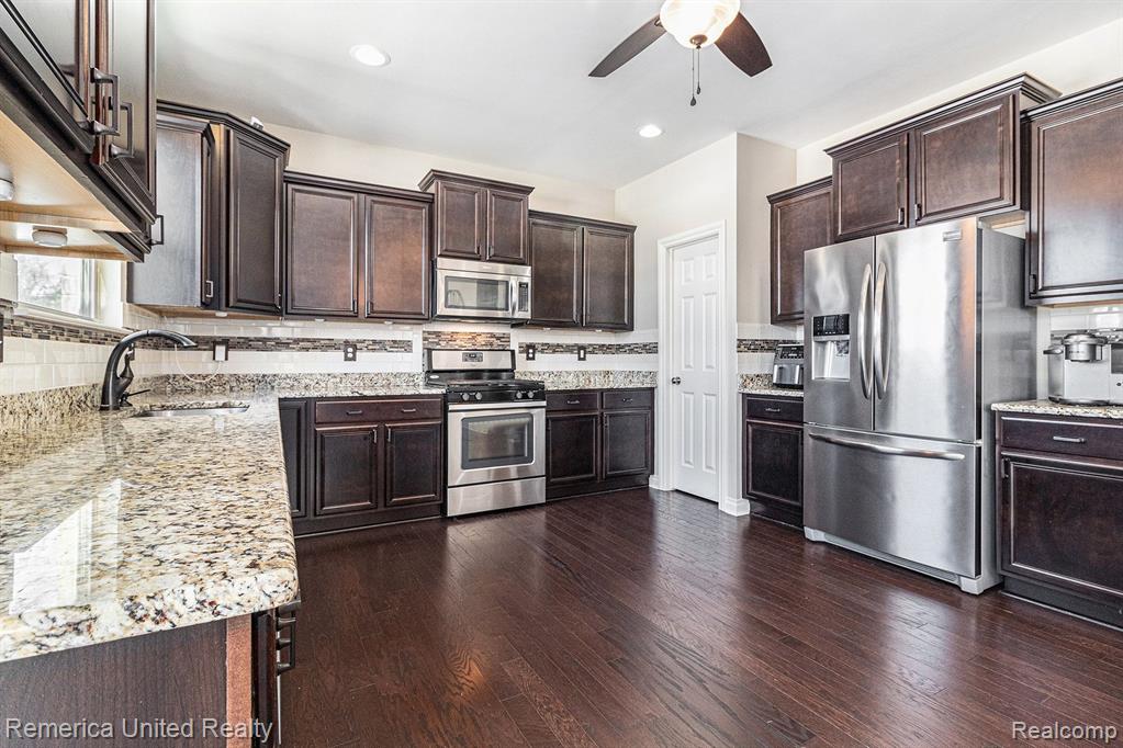 1941 HUNTERS CREEK Drive, Ypsilanti, MI 48198 — Photo 11