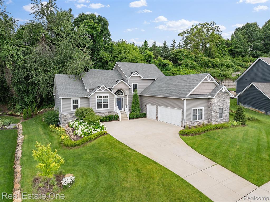9687 SHELTERING OAKS Drive, Brighton, MI 48114 — front exterior