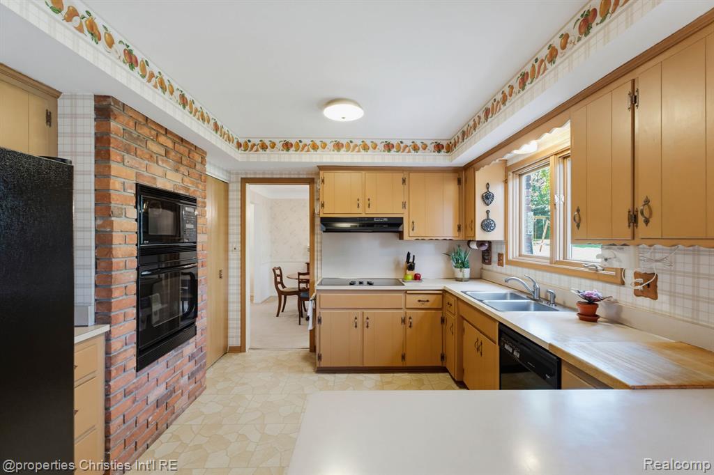 5600 Woodwind Drive, Bloomfield Hills, MI 48301 — Photo 10