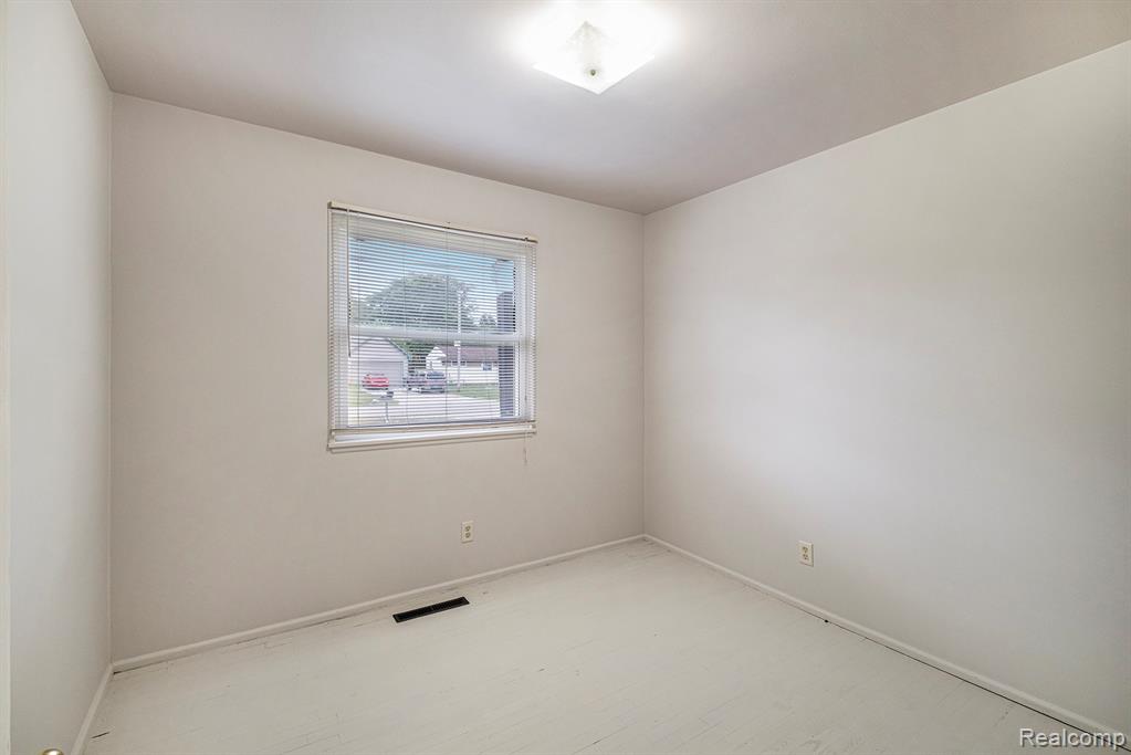 4147 Carmanwood Drive, Flint, MI 48507 — Photo 14