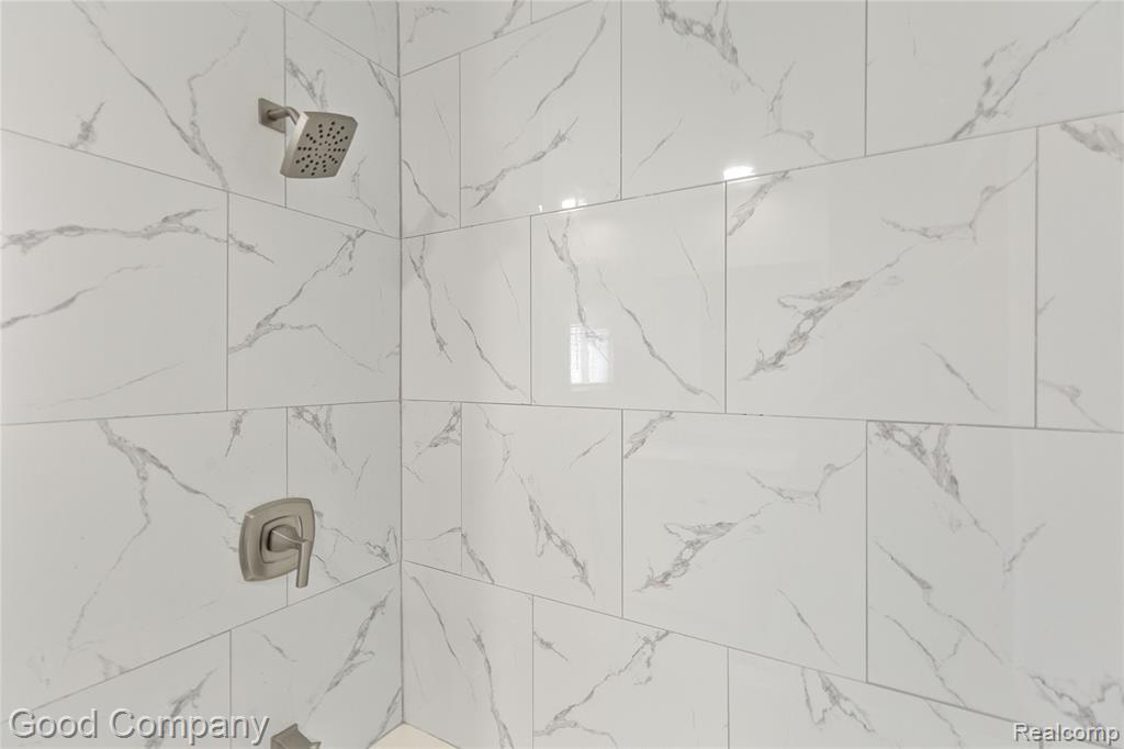 22048 Hampton Court, Woodhaven, MI 48183 — Photo 23