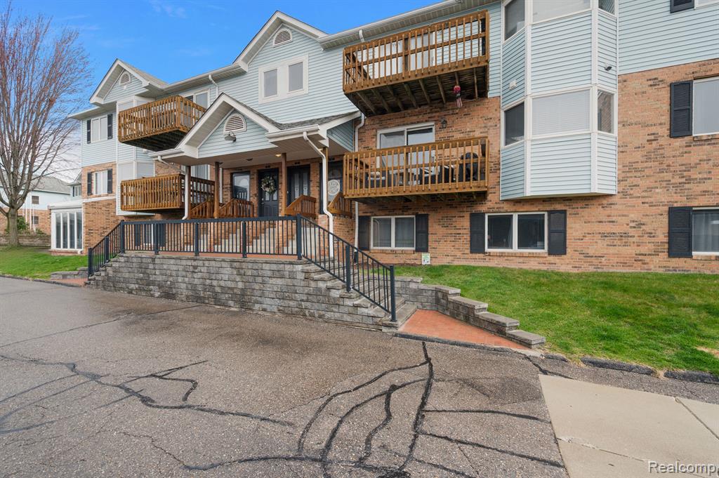 243 Pinewood Circle, Plymouth, MI 48170 — Photo 2