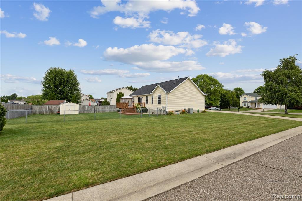 7206 Glen Oak Court, Grand Blanc, MI 48439 — Photo 44