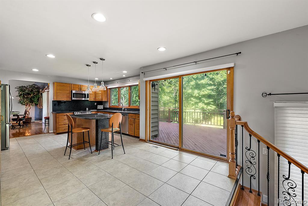 8398 ELKRUN Drive, Clarkston, MI 48348 — Photo 17